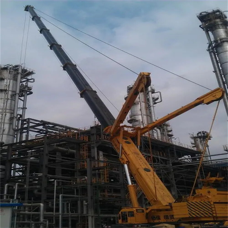 白鹭湖管理区吊板房的吊车